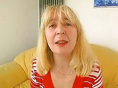 Lubne hårete modne knuller i sofaen
