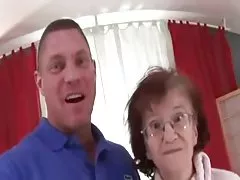 76 år gammel tynn bestemor marcela suger knullet og cummed på