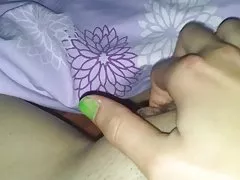 Litt hårete ex-gf fingret clit til orgasme (pov)